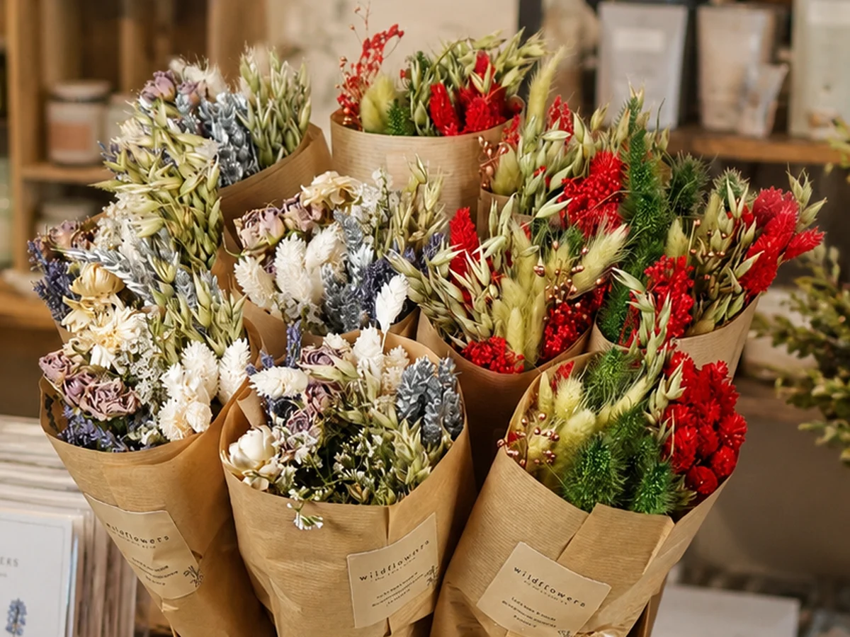 Christmas mix dried market bouquets in red, blue, and cream, displayed in a kraft retail box